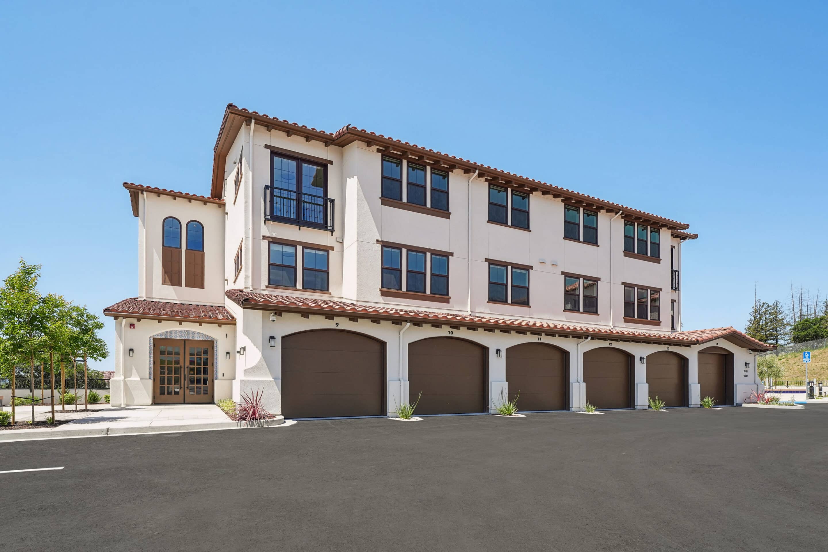 46-print-unit 3205- 002 Villa Rotonda Building Exterior, Attached Garages